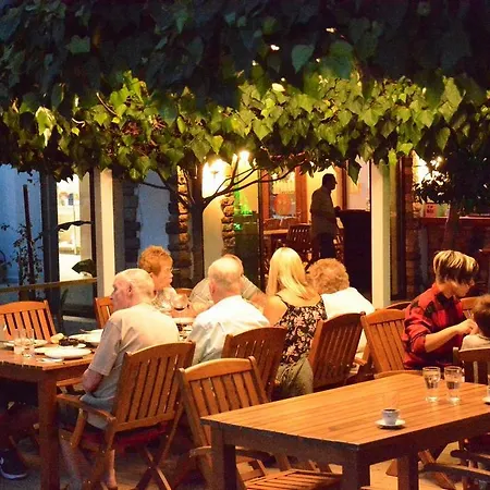 アパートホテル Nergis ビテツ