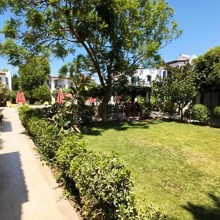 Nergis アパートホテル 4*